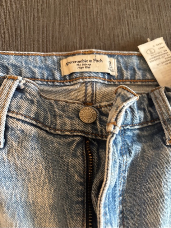 Abercrombie & Fitch Denim - Abercrombie & Fitch Light Wash High-Rise Women's Jeans